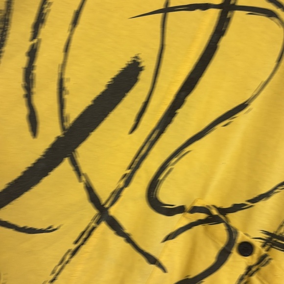 Cute scribble top w/pocket! - Picture 4 of 4